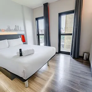 Hotel Easyhotel Barcelona Fira L'Hospitalet de Llobregat