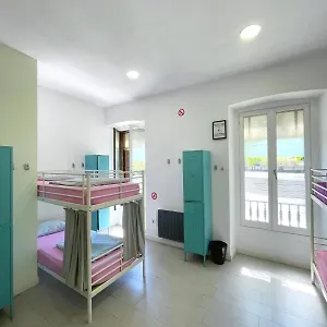 https://downtown-river-hostel.basquecountryhotels.org